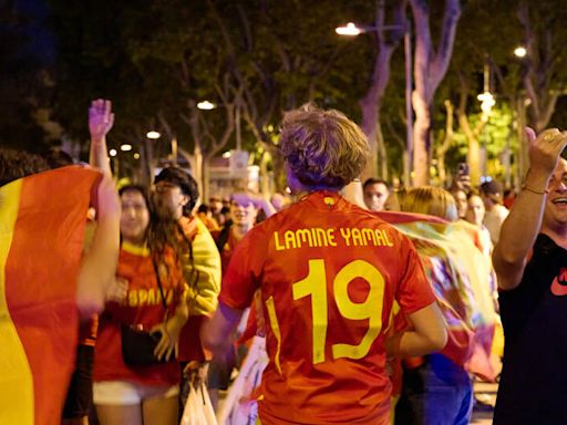 西班牙歐國盃奪冠 馬德里亞馬爾球迷街頭狂舞 (圖)