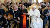 En el Vaticano, León Gieco cantó “Sólo le pido a Dios” ante el papa Francisco y más de 100 argentinos