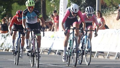 Ayala Serrano gana con photo-finish la primera etapa de la Vuelta a Pamplona