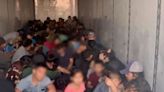 Hallan a 131 migrantes en contenedor de tractocamión en Chihuahua