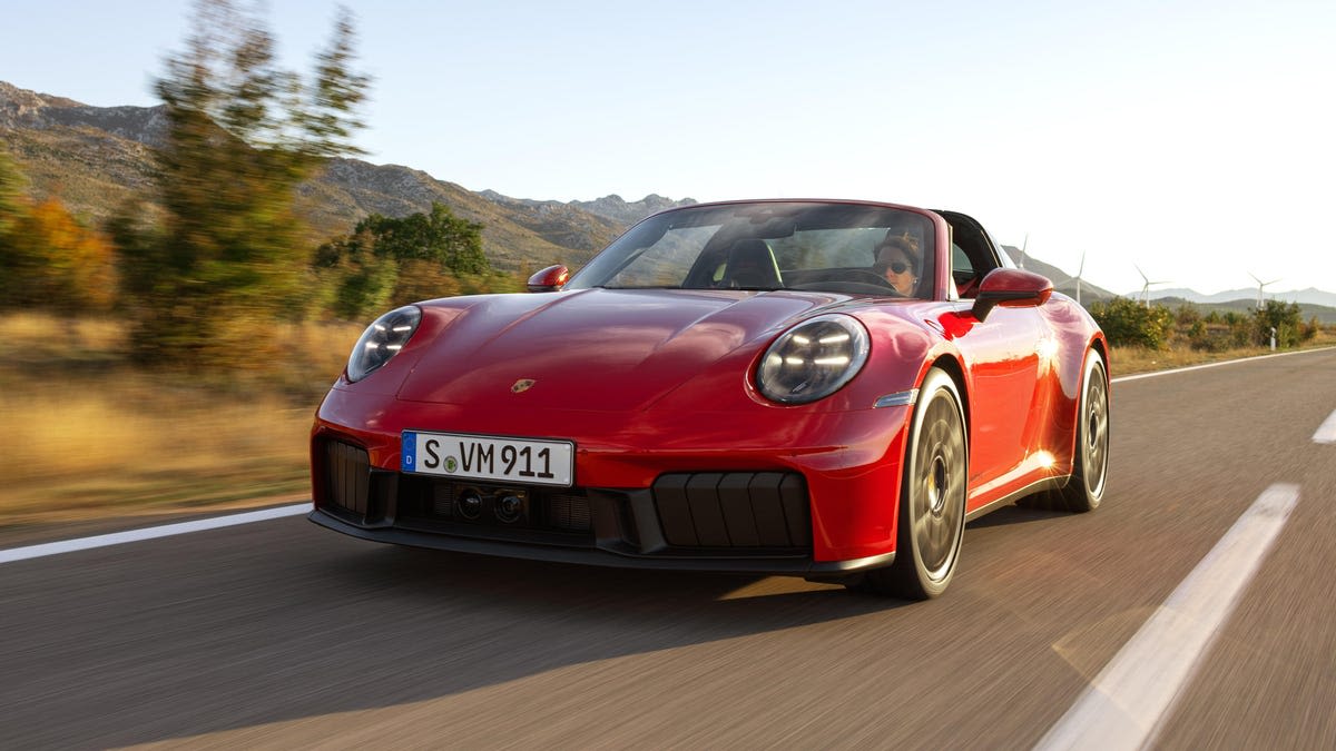 2025 Porsche 911 Carrera GTS Debuts Awesome T-Hybrid With New Single-Turbo 3.6-Liter Engine