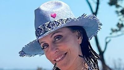 Bethenny Frankel shows off incredible figure in a bikini at the pool