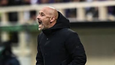 Italiano on fire durante Fiorentina-Plzen: il bacio all'inviata come Prandelli e l'abbraccio finale