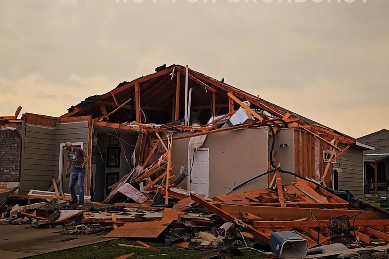 Tornado causes havoc in Texas as record-breaking heat wave looms