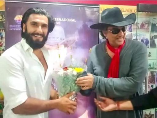 Mukesh Khanna on meeting Ranveer Singh, calls him a dynamic actor but clarifies 'I have never said Ranveer is going to play Shaktimaan'