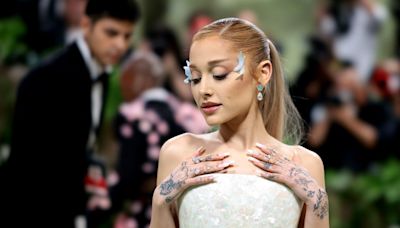 XXL Acrylic Nails Are Back, According To Ariana Grande