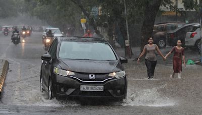 Heavy rain in state, houses & roads flooded in Ahmedabad