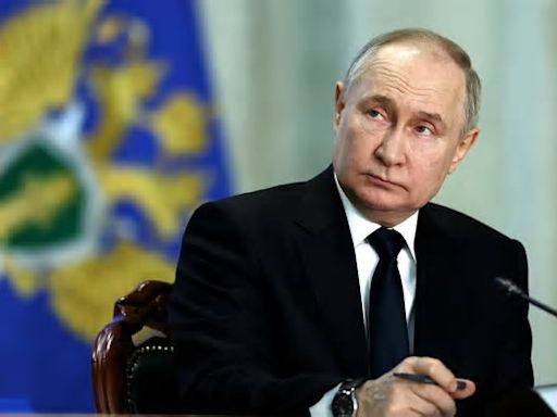 Guerra tra Russia e Ucraina, Vladimir Putin: in caso di attacco colpiremo gli F-16 ucraini anche negli aeroporti Nato