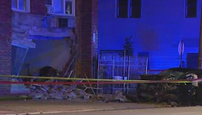 Wrong-way driver strikes car before crashing into building on Chicago's South Side