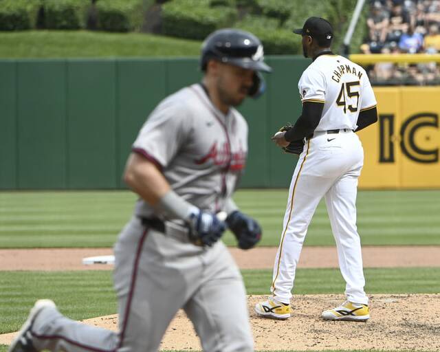 Braves dominate Pirates, who lose catcher Joey Bart, pitcher Martin Perez to injuries