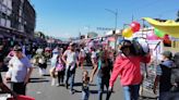 Ayudantes de los reyes magos ofrecen variedad de juguetes en Tepito