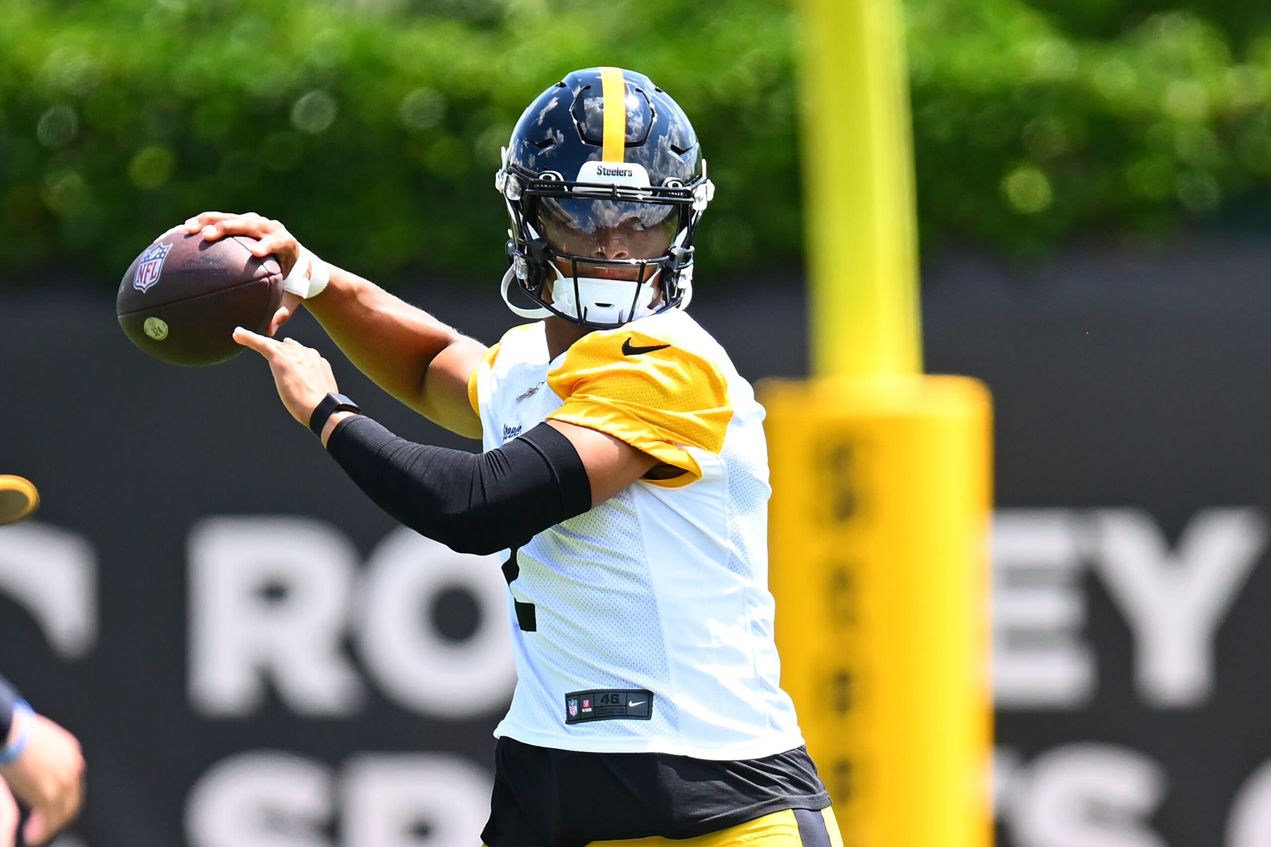 NFL analyst says Russell Wilson will lose Steelers QB job to Justin Fields