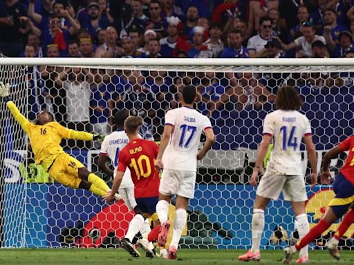 WATCH: Lamine Yamal’s clone goal against France a year ago, the records that fell and the definitive photo