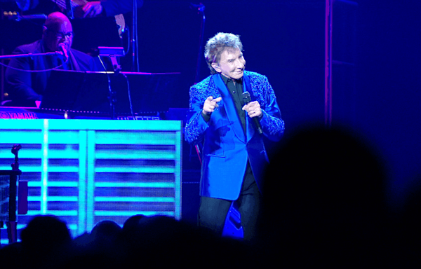 Barry Manilow's 'The Last Concerts' tour makes a final stop at the Resch Center
