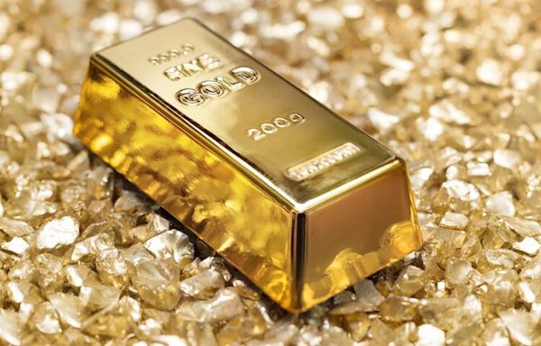 Gold price trades with modest gains, remains close to all-time peak touched on Wednesday