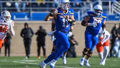 South Dakota State football quarterback Mark Gronowski announces return to Jackrabbits