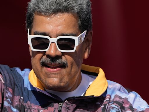 Maduro insta a tomar manzanilla al que se asuste por alerta de "baño de sangre" si pierde