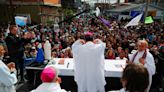 Curas de barrios carenciados de Argentina rechazan ataques al Papa Francisco de candidato presidencial Milei