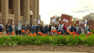 Pro-Israel and pro-Palestinian protesters clash on U of M campus