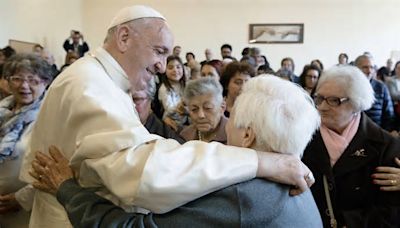 El Papa se preprara para recibir a 6000 abuelos y nietos: "Puede ayudar a la sociedad entera’’
