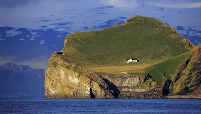 'Casa mais isolada do mundo' acumula teorias da conspiração e mistérios na Islândia; conheça