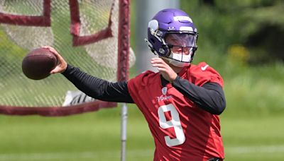 In his first Vikings practice, J.J. McCarthy loses a bet, learns from his coach's mistake