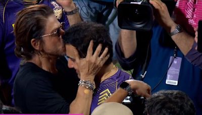Shah Rukh Khan kisses Gautam Gambhir, celebrates KKR's IPL triumph with daughter Suhana