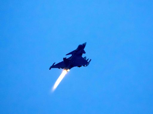 Suécia suspende envio de caça Gripen para a Ucrânia em favor do F-16