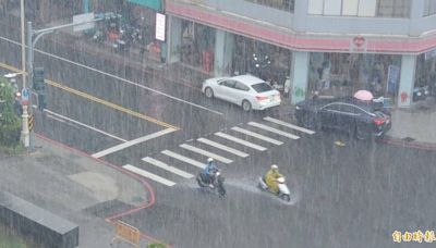 高雄鳳山等區開始降雨 氣象署示警22區大雷雨