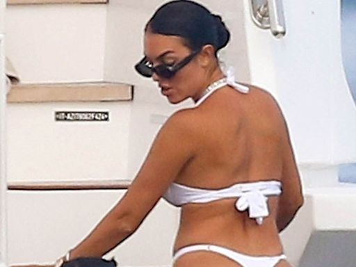 Cristiano Ronaldo Squeezes Georgina Rodriguez's Butt During Vacation