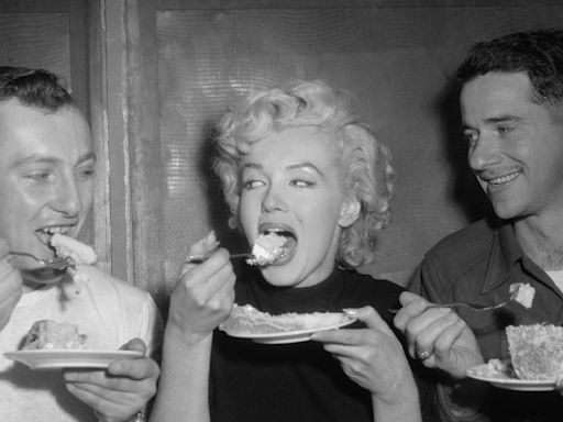 14 Foods And Drinks Marilyn Monroe Loved