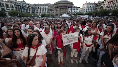 Miles de personas protestan en Pamplona por la agresión sexual denunciada en Sanfermines