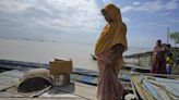 Emotivo parto en barco durante inundación en India