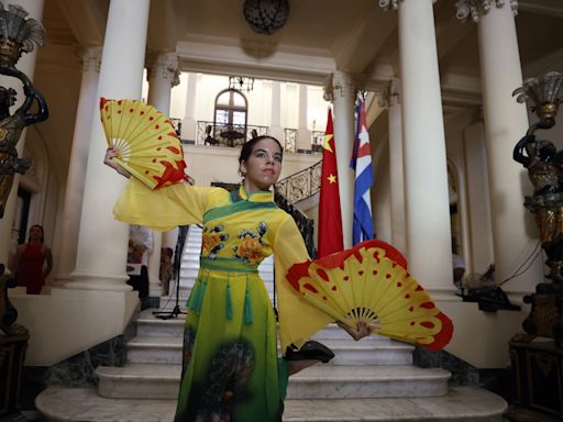 El Museo de Artes Decorativas de La Habana abre muestra de arte Ming por su 60 cumpleaños