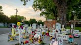 Familiares de víctimas de tiroteo en escuela de Texas serán indemnizados con USD 2 millones