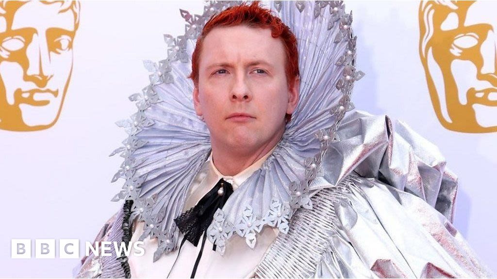 Joe Lycett dressed as Queen Elizabeth I at the Baftas