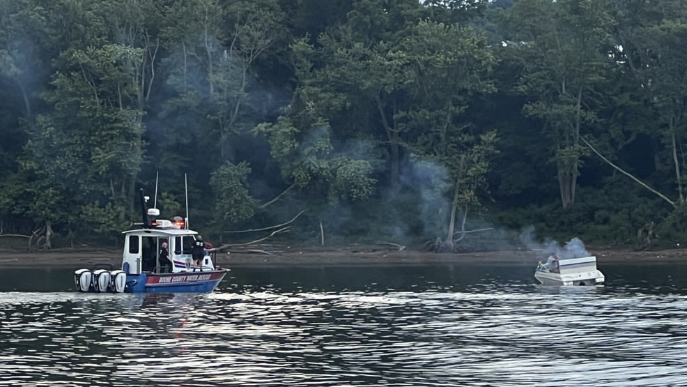 Water rescue crews extinguish boat fire in Campbell County, 5 people were on board