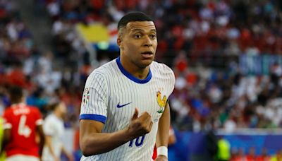 Los futbolistas de Francia confían en que Mbappé pueda jugar el viernes contra Países Bajos