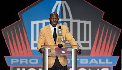 NFL legend Terrell Davis was handcuffed on plane in ‘humiliating, disturbing’ incident