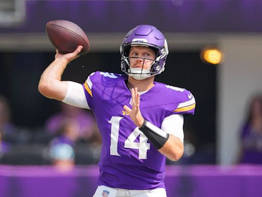 Vikings QB Sam Darnold looked the part despite being overshadowed