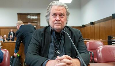 Steve Bannon set to go on trial in NYC for Trump border wall scam