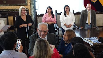 Fresia Saavedra, Héctor Jaramillo, Beatriz Parra y otros, en homenaje municipal por el Día del Artista Ecuatoriano