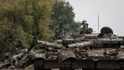 Russia has lost at least 100 of the T-90M tanks Putin praised as the 'world's best' in Ukraine, tracker data shows