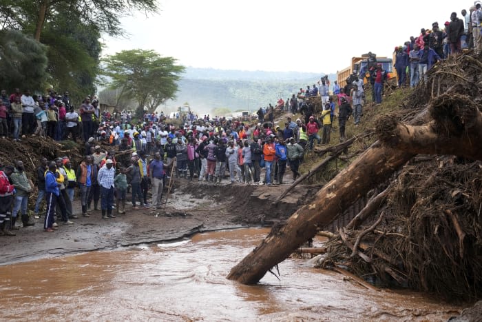 Kenyans in flood-prone areas are ordered to evacuate or will be moved by force as death toll rises