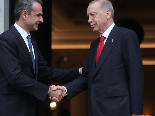 Mitsotakis y Erdogan apuestan por la cooperación en víspera de la visita del líder griego a Turquía
