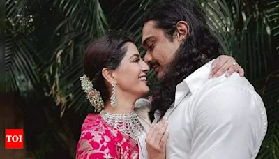 Varalaxmi Sarathkumar marries Nicholai Sachdev in Thailand; the wedding reception is to happen in Chennai on July 3 | Tamil Movie News - Times of India