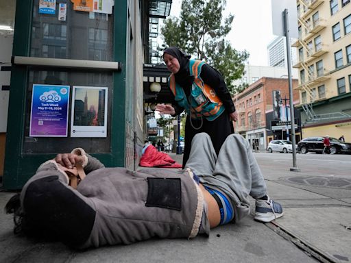 With a vest and a voice, helpers escort kids through San Francisco’s broken Tenderloin streets