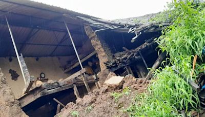 Several houses suffer damage in heavy rainfall in Khanapur taluk