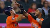 Con triple de McCormick que limpia las bases, Astros derrotan 5-3 a Rangers