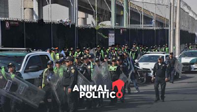 Ante protestas de la CNTE, policías resguardan Aeropuerto Internacional de la CDMX